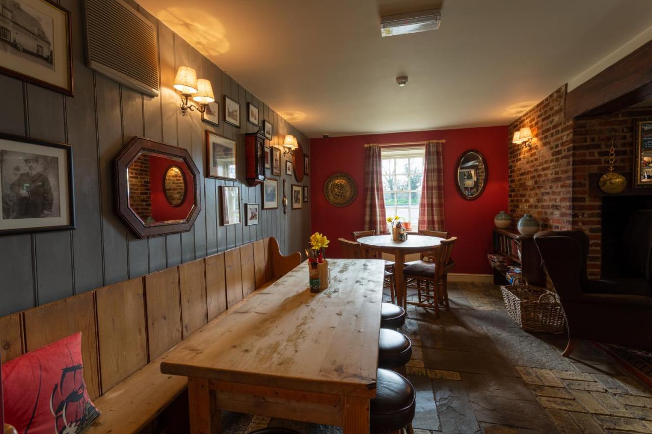 ホテル The Plough Wangford エクステリア 写真