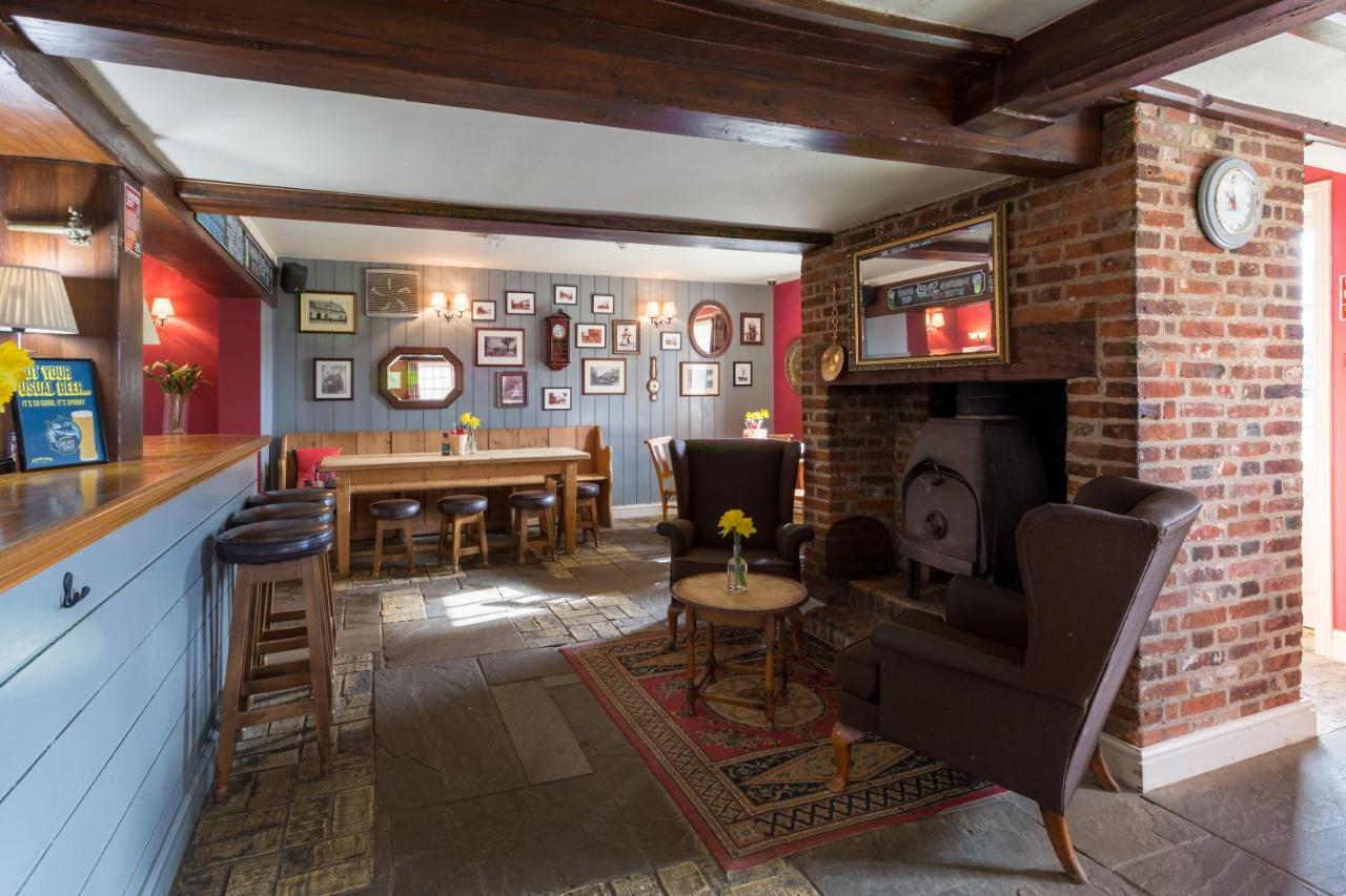 ホテル The Plough Wangford エクステリア 写真